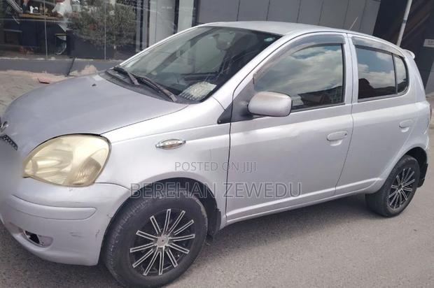 Toyota Vitz 2004 Silver