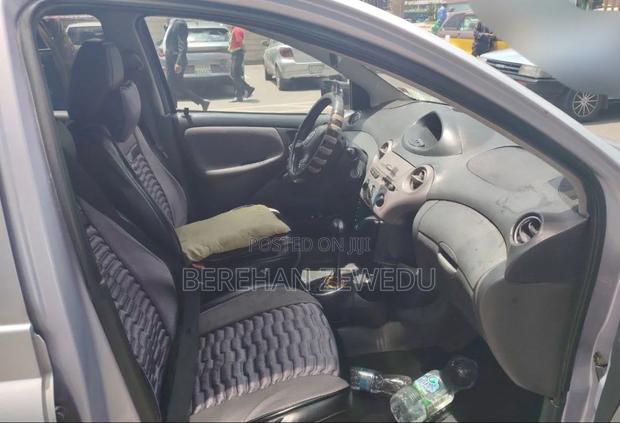 Toyota Vitz 2004 Silver
