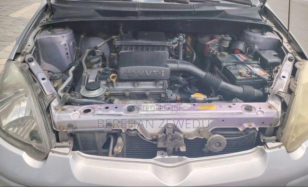 Toyota Vitz 2004 Silver