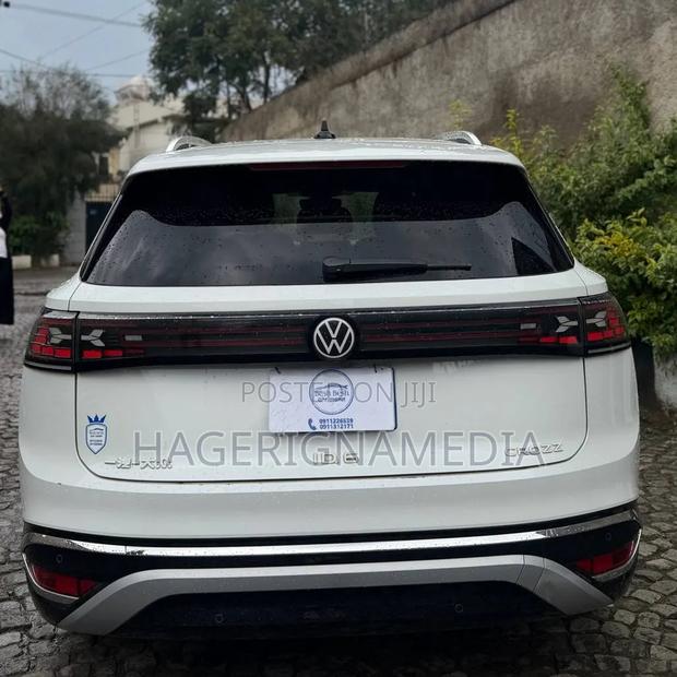 Volkswagen ID.6 2024 White