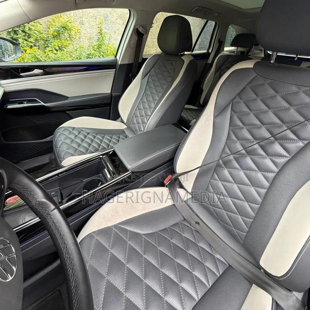 Volkswagen ID.6 2024 White