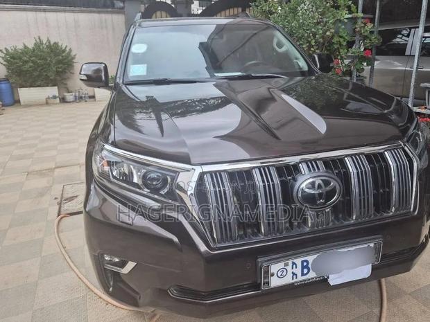 Toyota Land Cruiser Prado 2018 Black