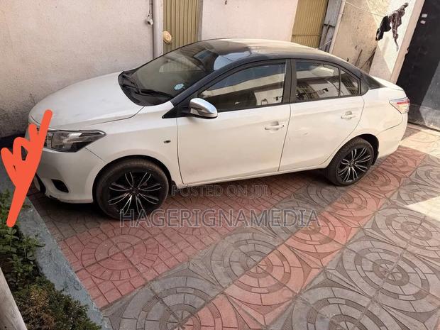 Toyota Yaris 2014 White