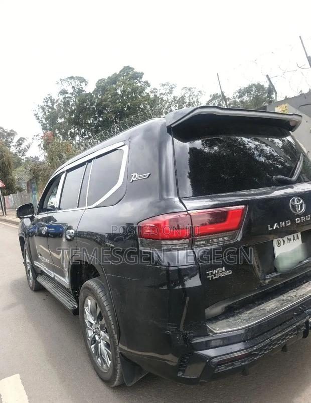 Toyota Land Cruiser 2023 Black