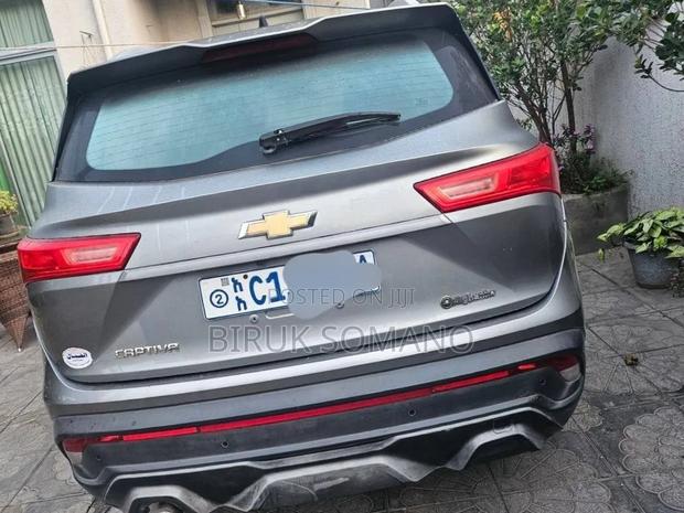 Chevrolet Captiva 2022 Silver