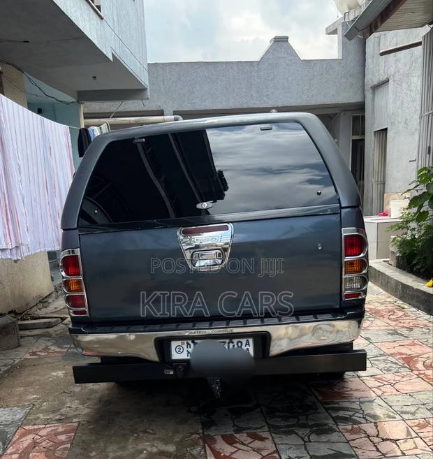 Toyota Hilux 2010 Gray