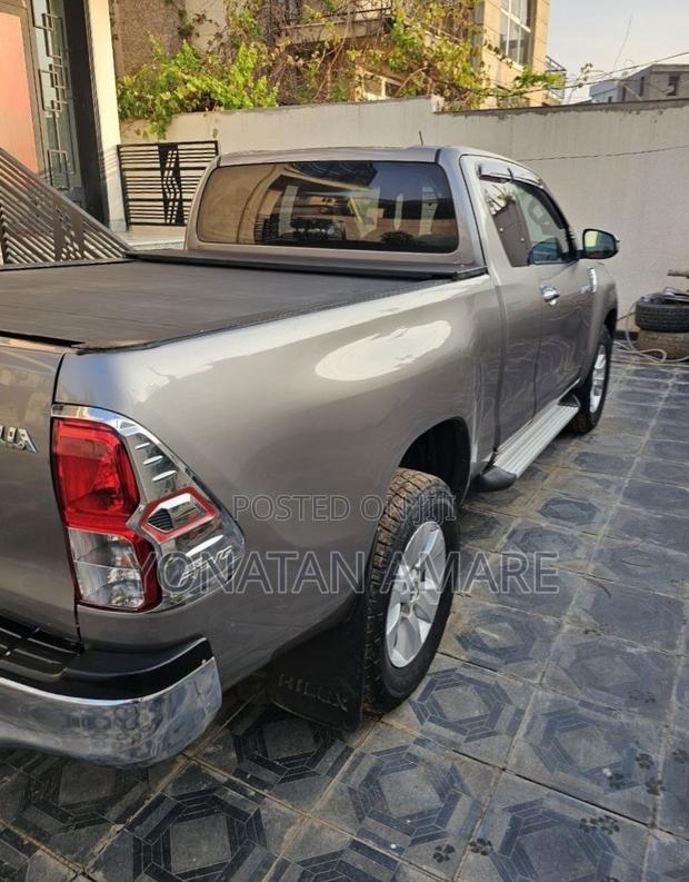 Toyota Hilux 2020 Gold