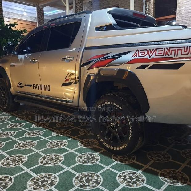 Toyota Hilux 2021 Off white