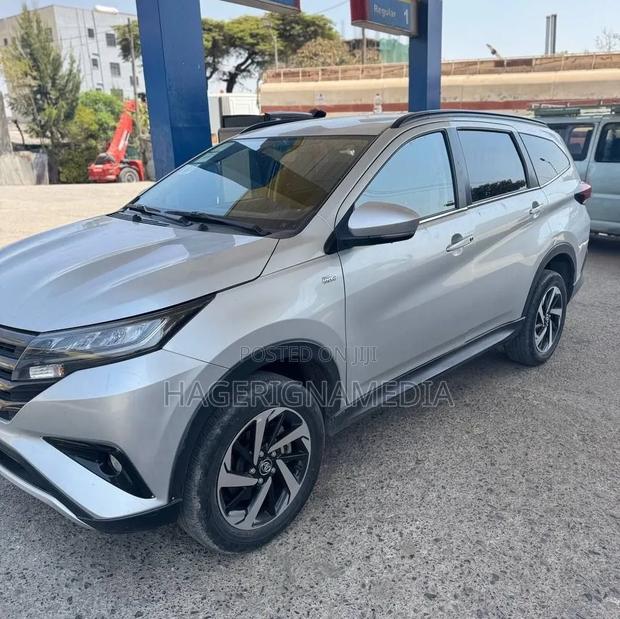 Toyota Rush 2022 Silver