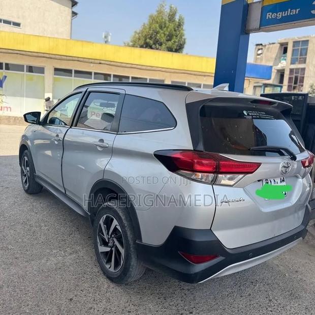 Toyota Rush 2022 Silver