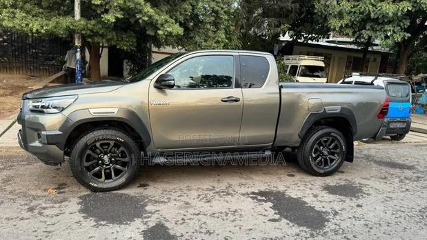 Toyota Hilux 2021 Gray