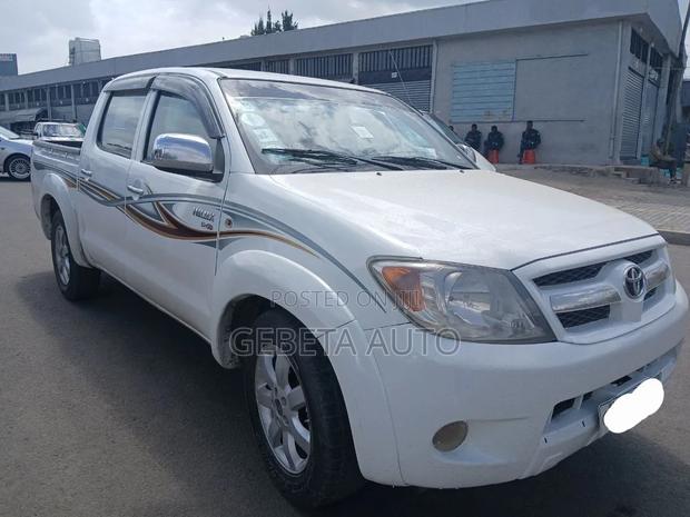 Toyota Hilux 2006 White