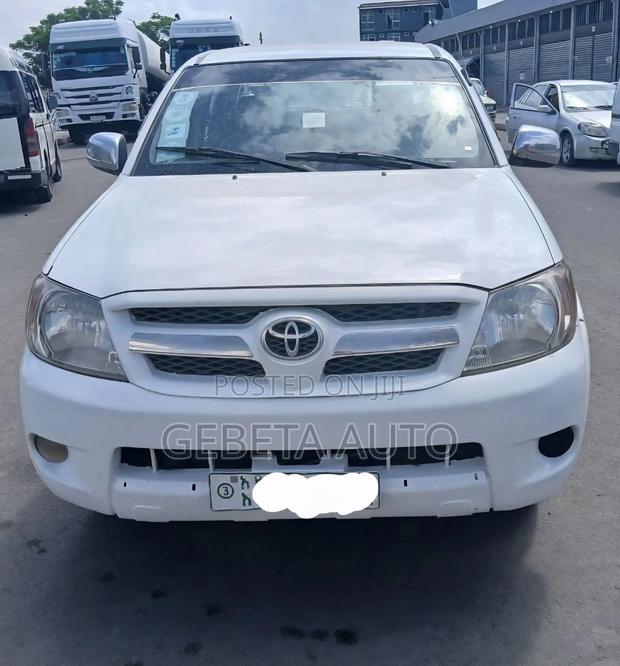 Toyota Hilux 2006 White
