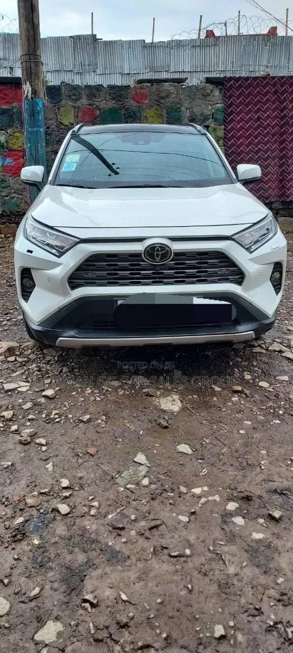 Toyota RAV4 2019 White