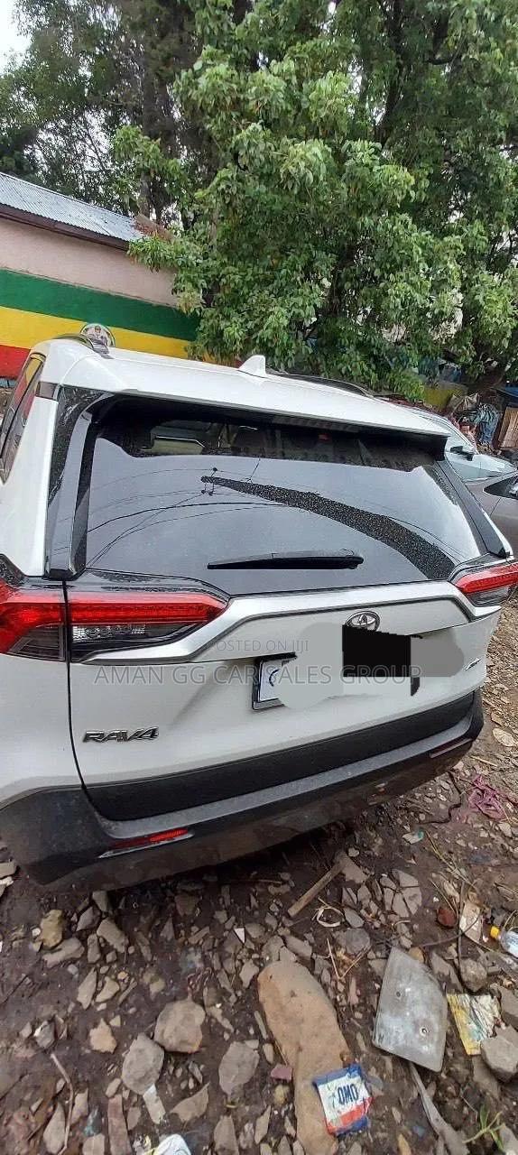 Toyota RAV4 2019 White