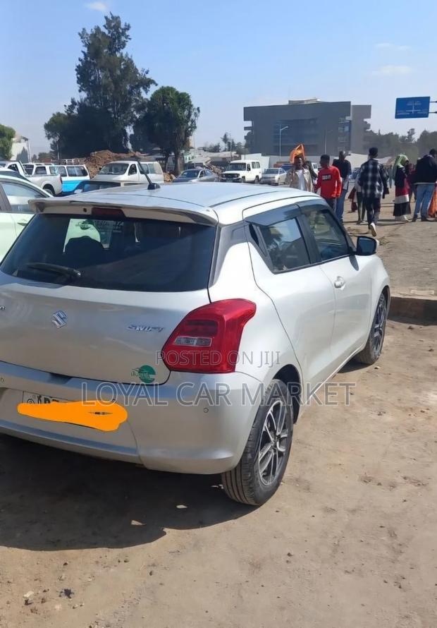 Suzuki Swift 2022 Silver