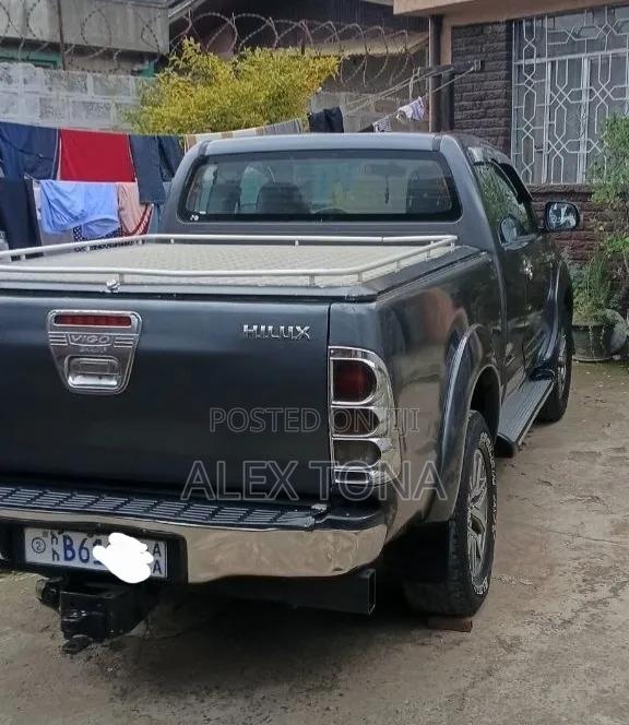 Toyota Hilux 2008 Gray