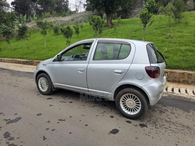 Toyota Vitz 1.0 FWD 5dr 2001 Silver