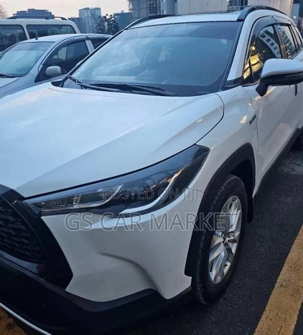 Toyota Corolla Cross Hybrid SE AWD 2023 White