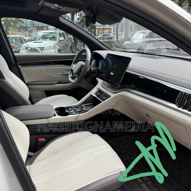 New BYD Song Plus 2025 Ivory