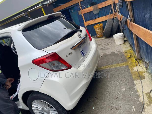 Toyota Yaris 2011 White