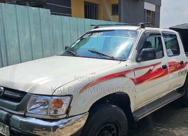 Toyota Hilux 1999 White