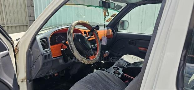 Toyota Hilux 1999 White