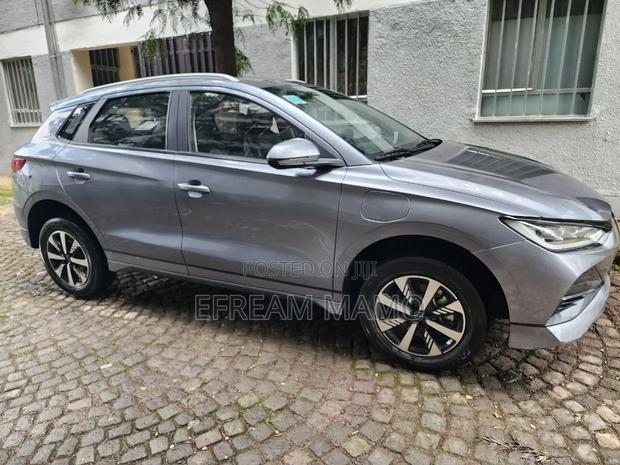 BYD E2 43 kWh 94 hp FWD 2024 Silver