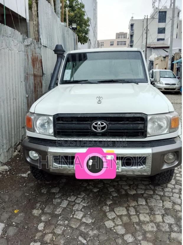 Toyota Land Cruiser 2012 White