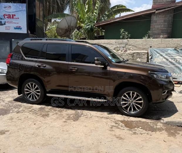 Toyota Land Cruiser Prado 2022 Brown