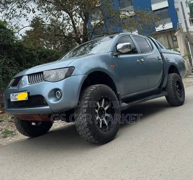 Mitsubishi L200 2008 Gray