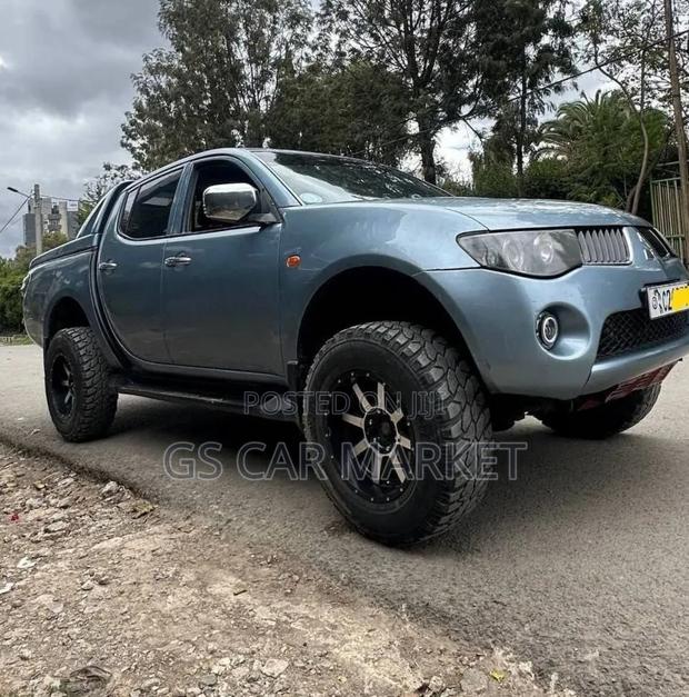 Mitsubishi L200 2008 Gray