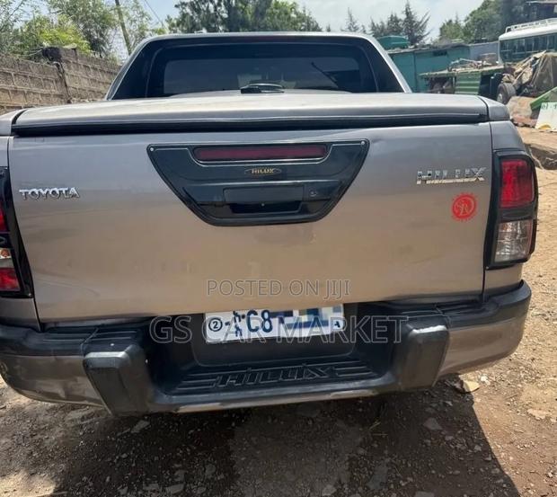Toyota Hilux Revo Double Cab Deisel 2.8 AWD 2020 Teal