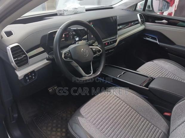 Volkswagen ID.6 2023 Ivory