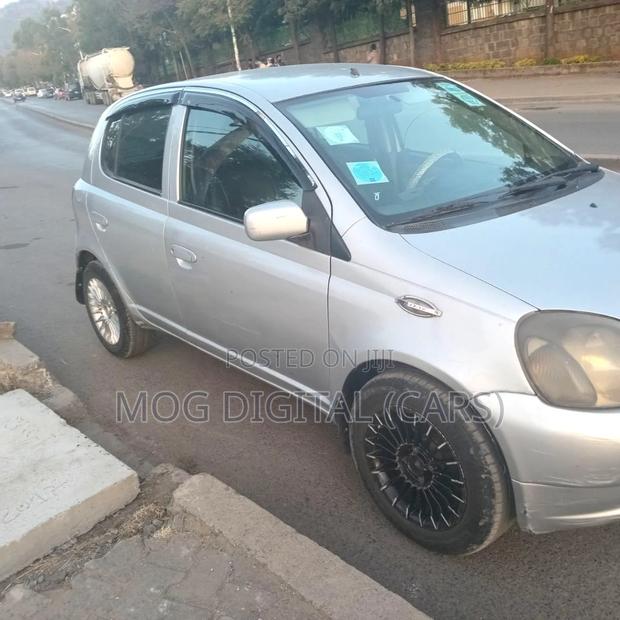 Toyota Vitz 1999 Silver