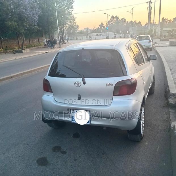 Toyota Vitz 1999 Silver