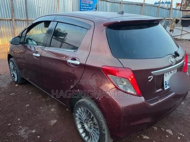Toyota Yaris 2011 Red
