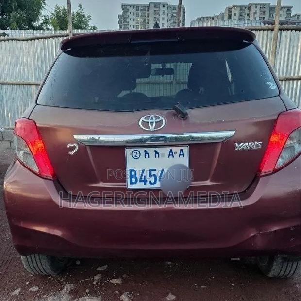 Toyota Yaris 2011 Red