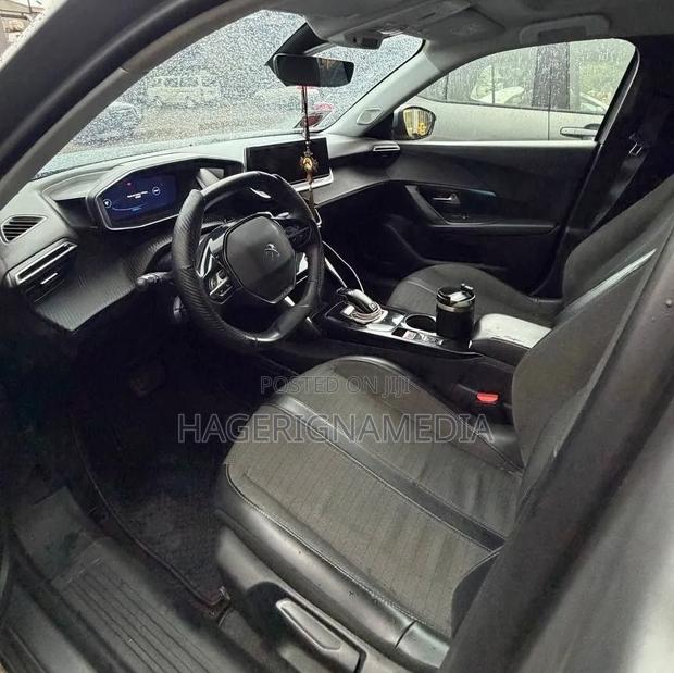 Peugeot 2008 2022 Gray