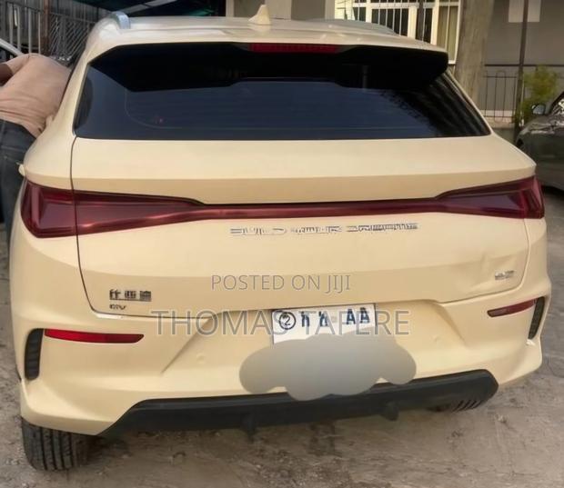 BYD E2 43 kWh 94 hp FWD 2024 Yellow