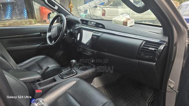 Toyota Hilux 2019 Gray