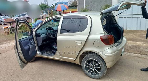 Toyota Vitz 2002 Purple