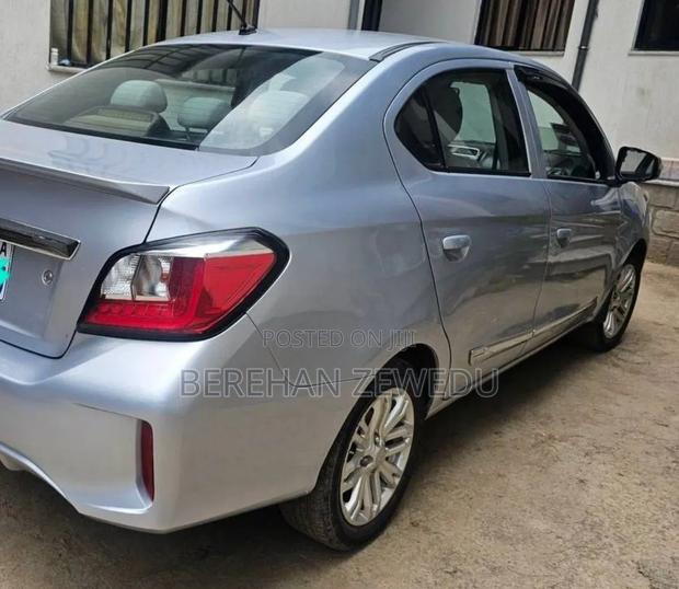 Mitsubishi Attrage 2021 Silver