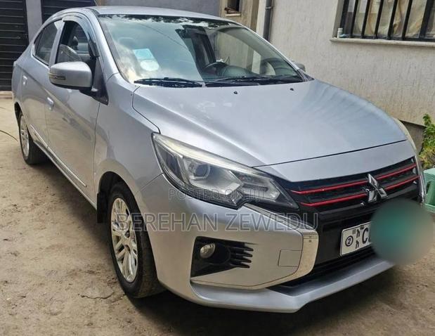 Mitsubishi Attrage 2021 Silver