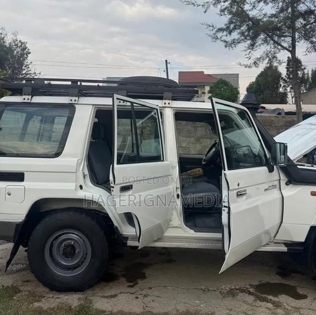 Toyota Land Cruiser 2012 White