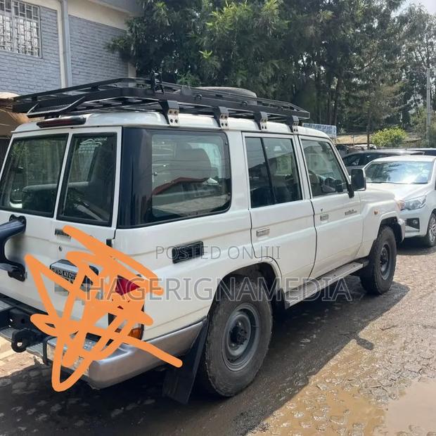 Toyota Land Cruiser 2012 White