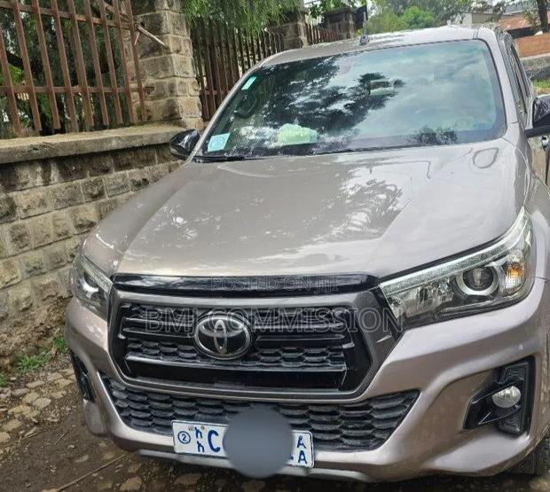 Toyota Hilux Revo Double Cab Deisel 2.4 AWD 2019 Silver