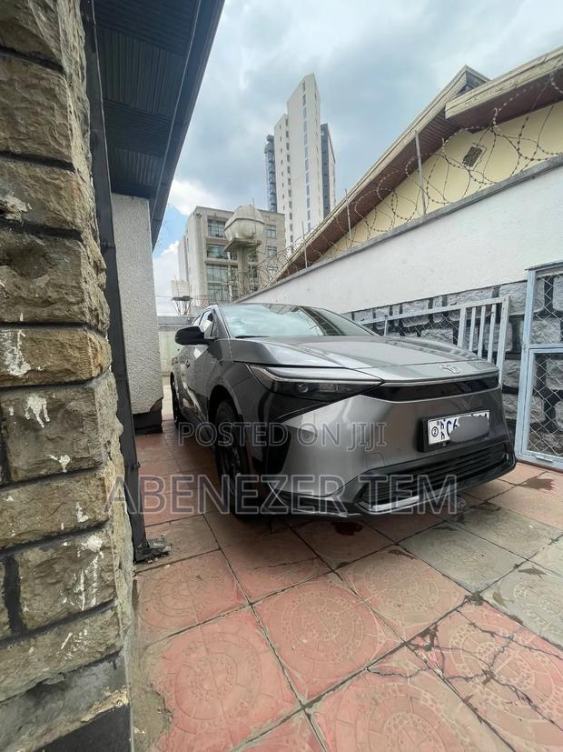 Toyota bZ4X 2024 Gray