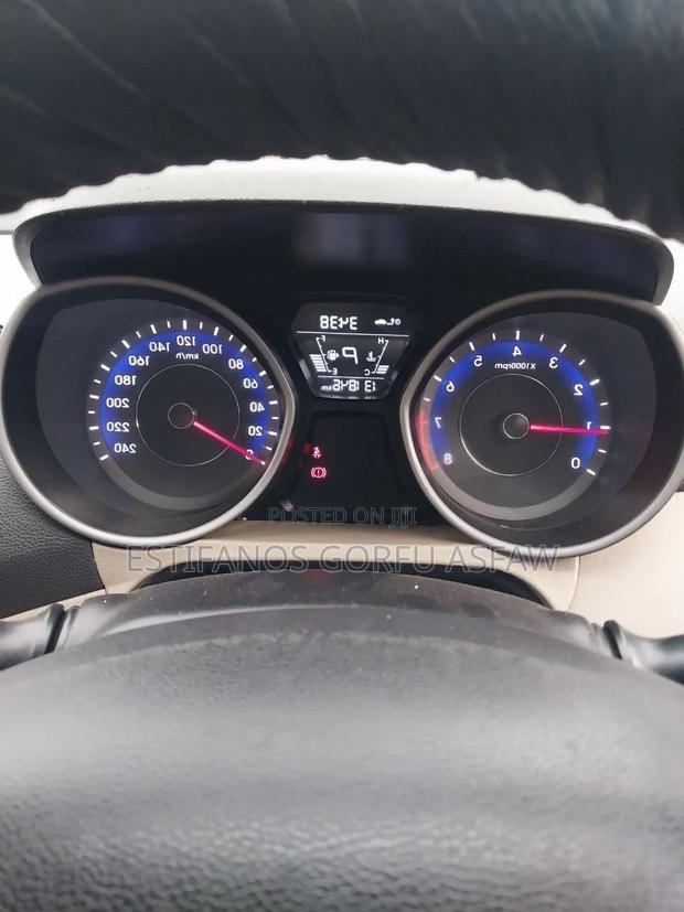 Hyundai Avante 2015 Blue