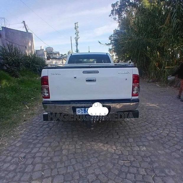 Toyota Hilux 2012 White